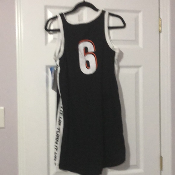 LeBron James Space Jam night gown - Picture 4 of 5